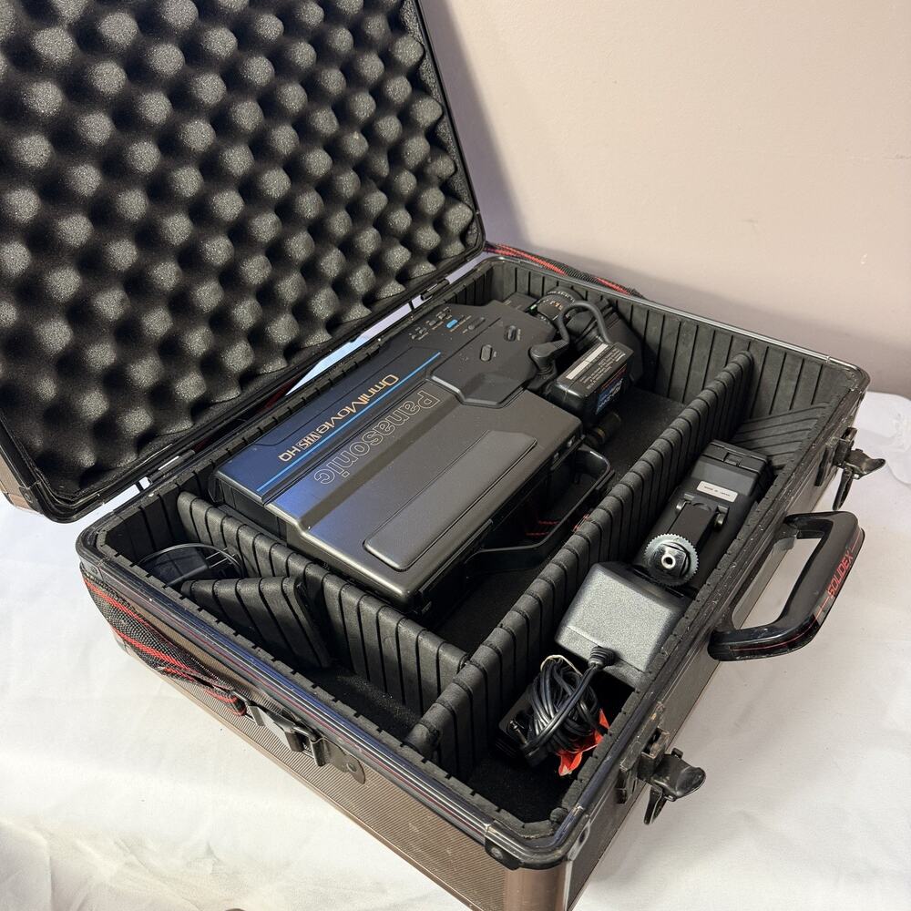 Panasonic OmniMovie VHS PV-320D Handheld Camcorder with Case & accessories